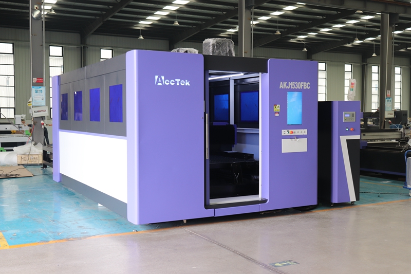 Industrial 3015 6000 watt Fibe - огляд і ціна Industrial Fiber Laser Cutting Machine